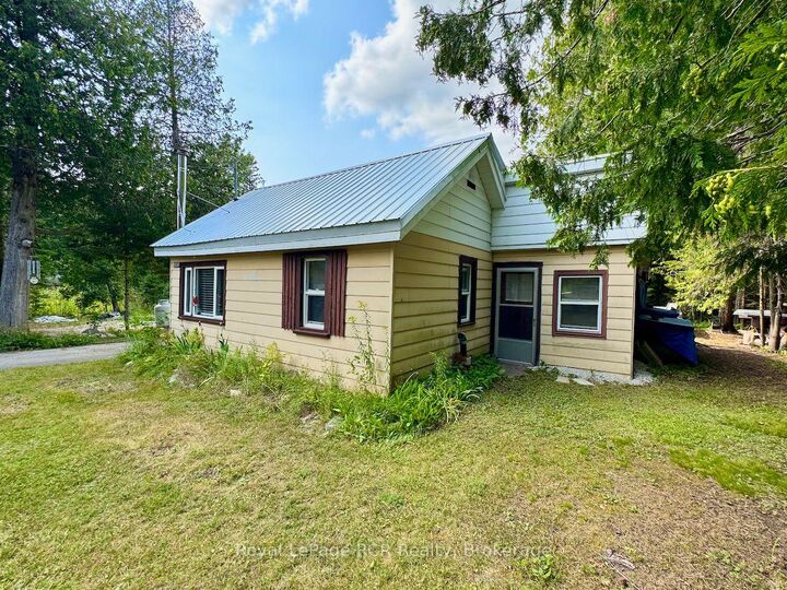 Property Photo: 568 Stokes Bay Road ON N0H 1W0