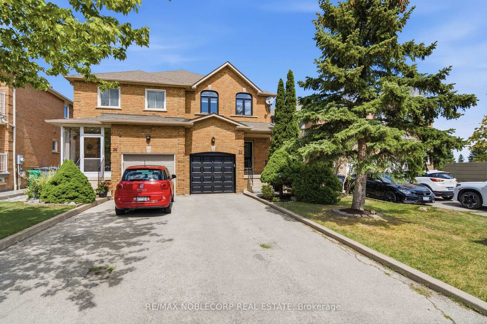 Property Photo:  22 Carriage House Road  ON L7E 2H6 