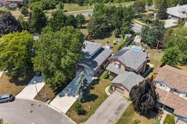 Property Photo:  1077 Mahogany Crescent  ON N6H 4V8 