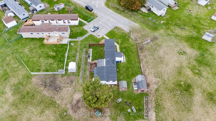 Property Photo:  26 Kapyong Crescent  ON K7K 5T5 