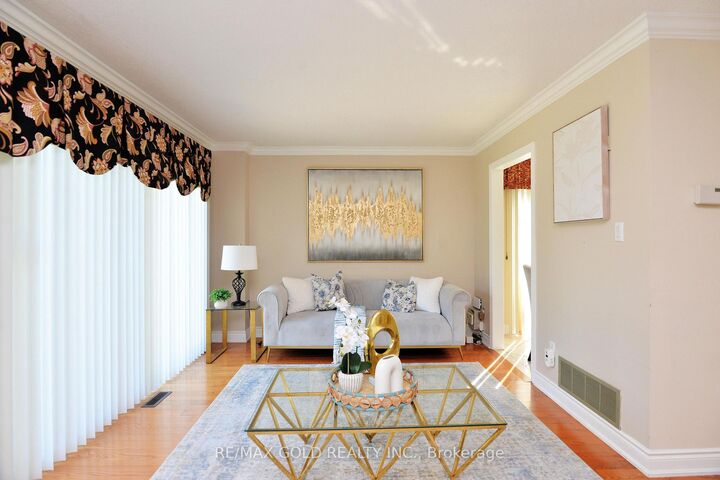 Property Photo: 4284 Sawmill Valley Drive ON L5L 3M9