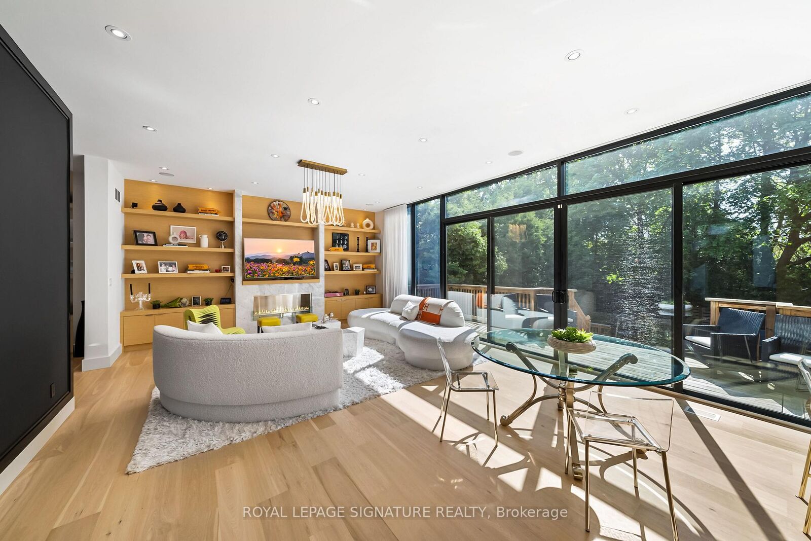 Property Photo:  17 Nesbitt Drive  ON M4W 2G2 
