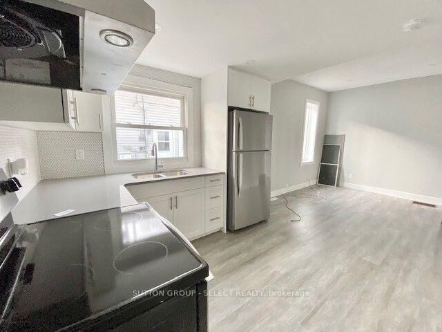 Property Photo: 439 South Street ON N6B 1C1
