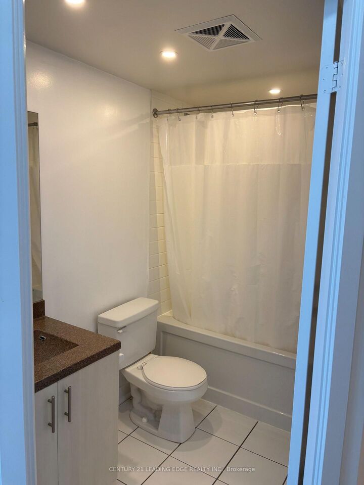 Property Photo:  5740 Yonge Street 504  ON M2M 0B1 