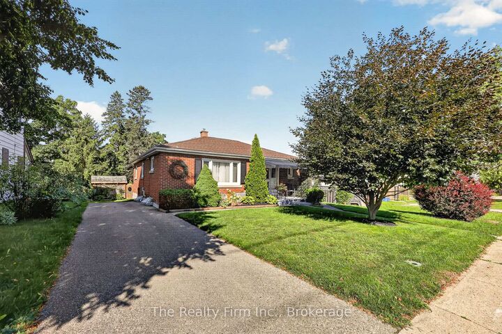 Property Photo: 14 East Park Drive ON N4S 3M8