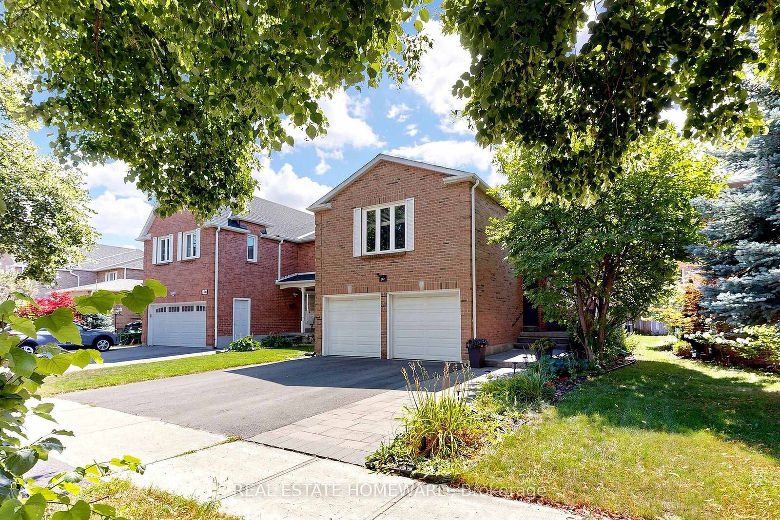 Property Photo: 242 Badessa Circle ON L4J 6C7