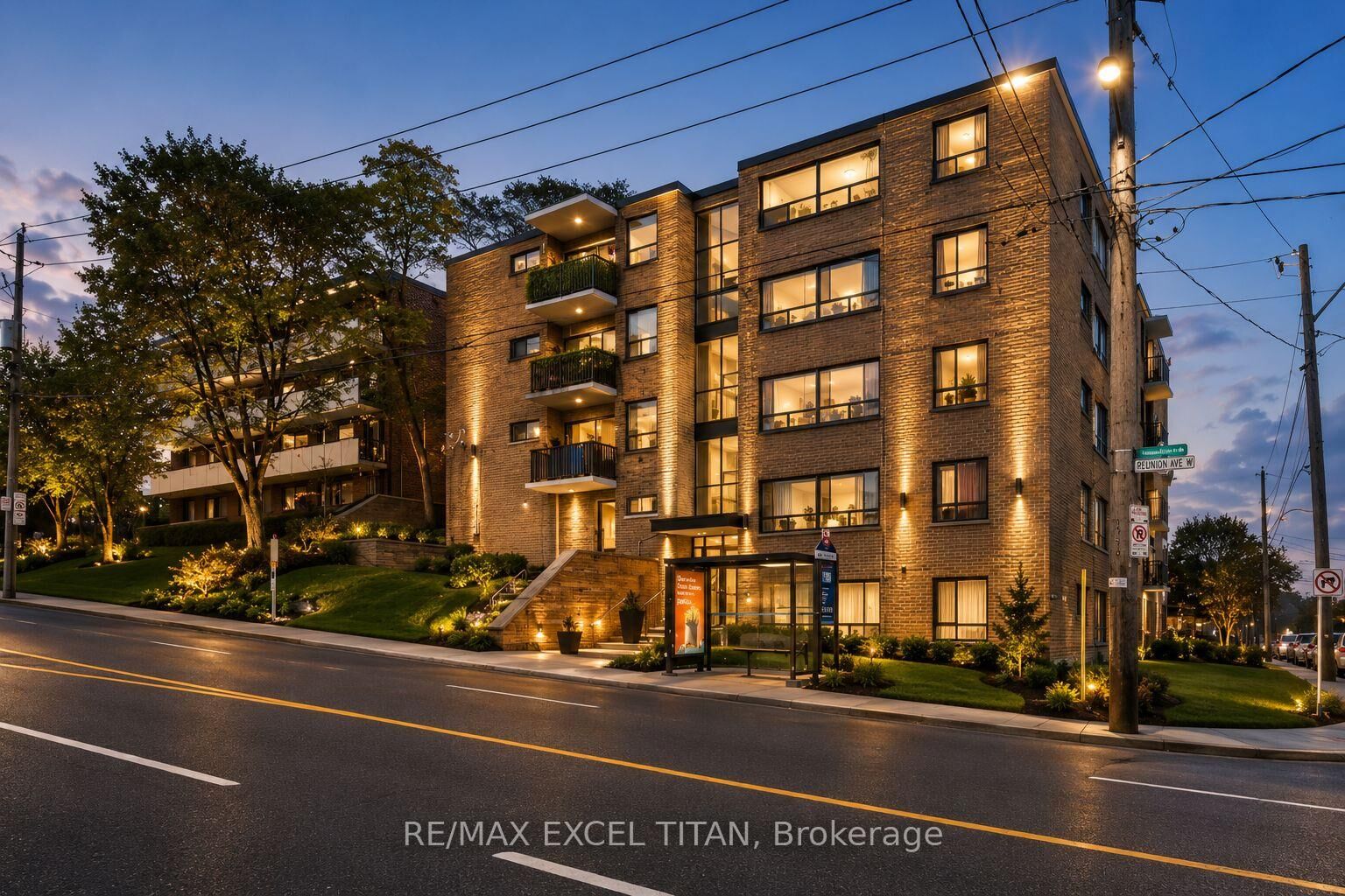 Property Photo:  2507 Eglinton Avenue W 103  ON M6M 1S9 