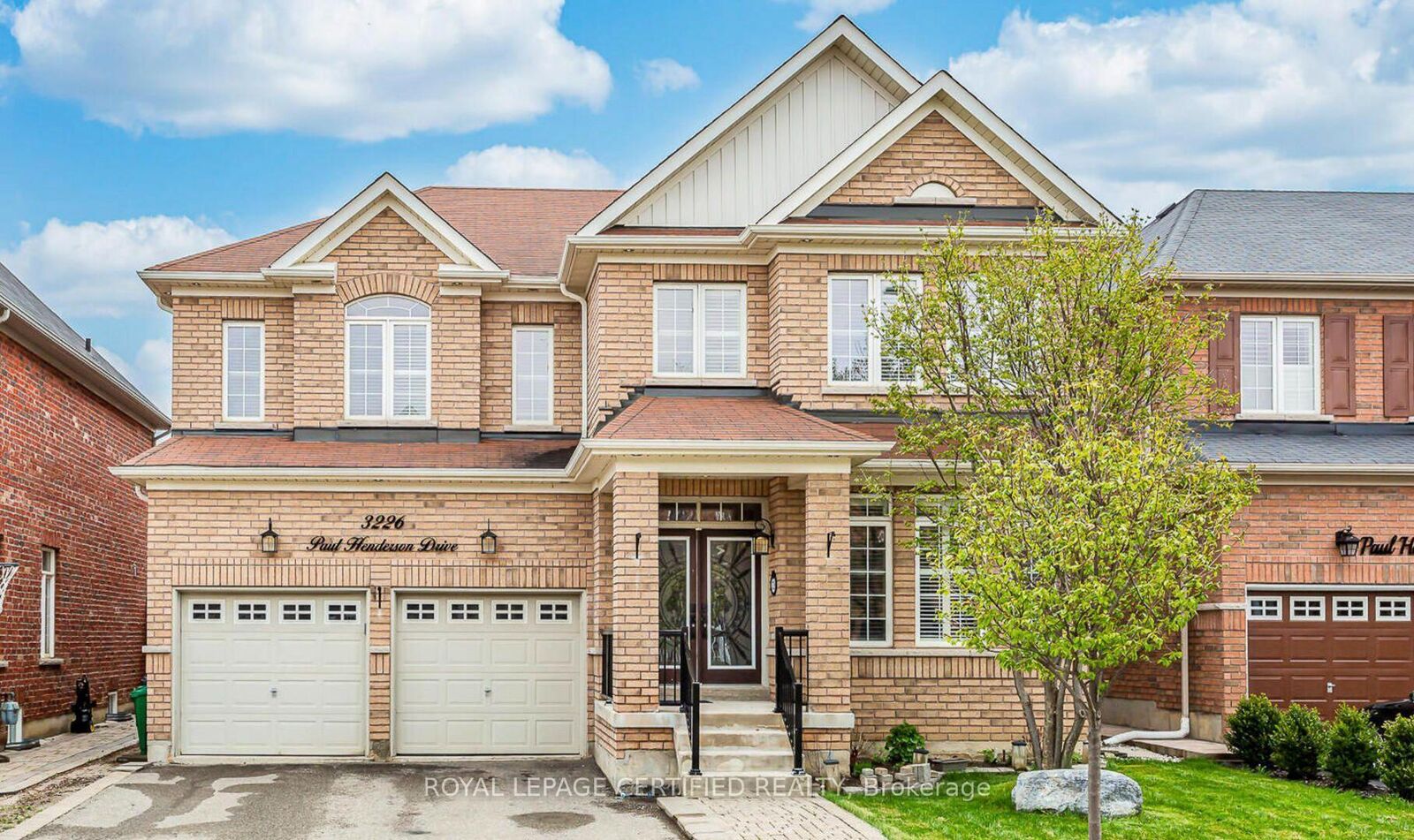 Property Photo: 3226 Paul Henderson Drive ON L5M 0H3