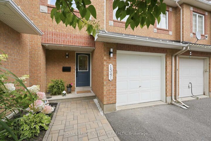 Property Photo: 1341 Halton Terrace ON K2K 3J2