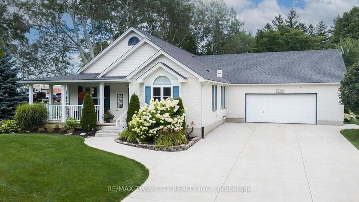 Property Photo: 15 Shephard Place ON N3A 2E4
