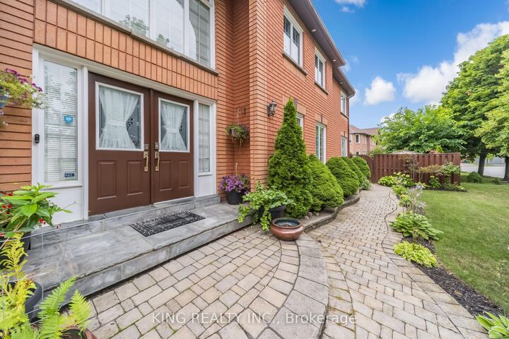Property Photo: 1427 Grossi Street ON L5V 1T9