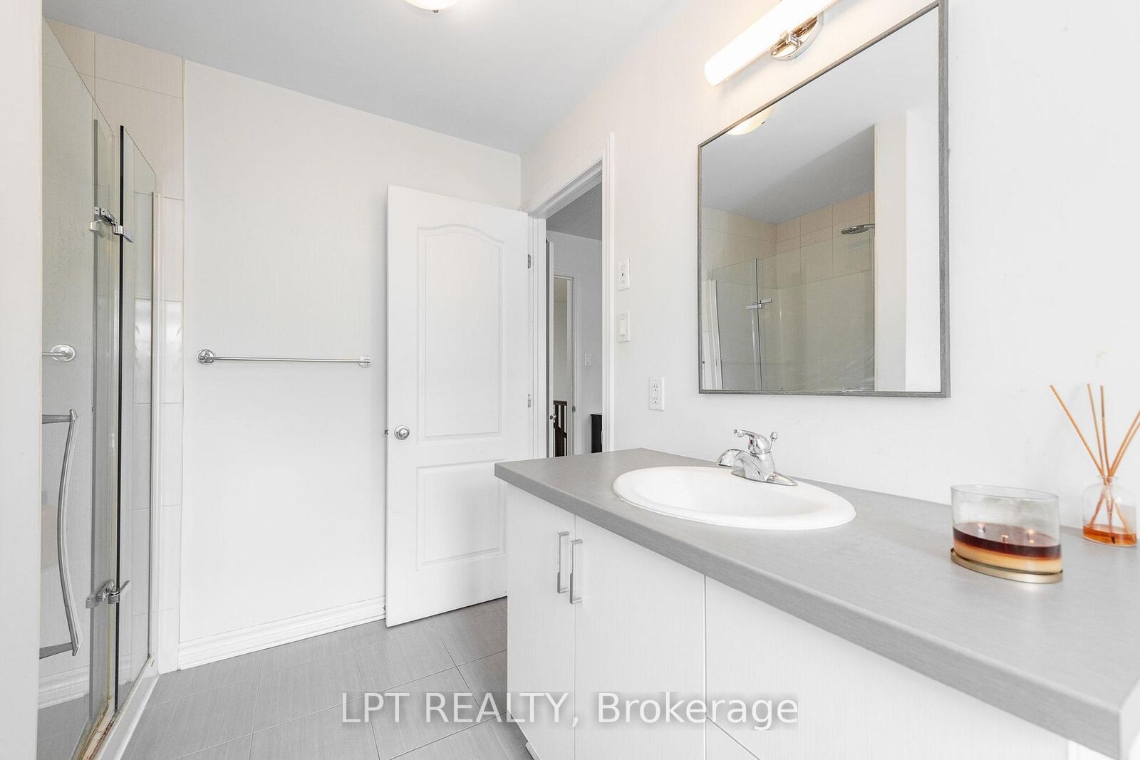 Property Photo:  181 Manorwood Crescent  ON K1T 3T8 