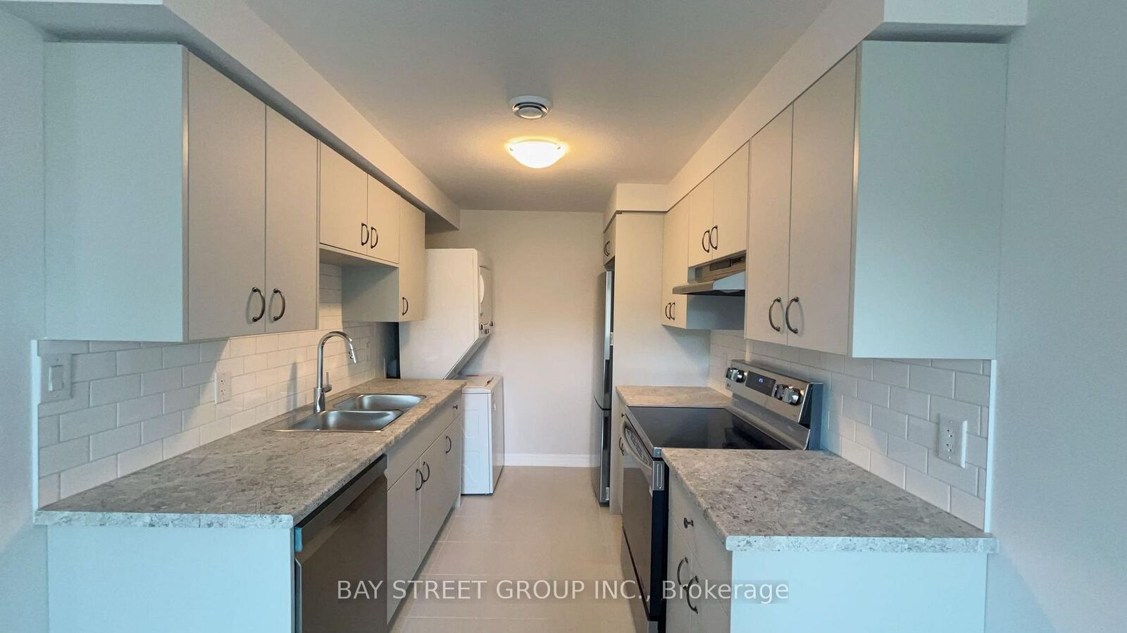 Property Photo:  75 Hillcrest Road Lower  ON L3K 6E4 