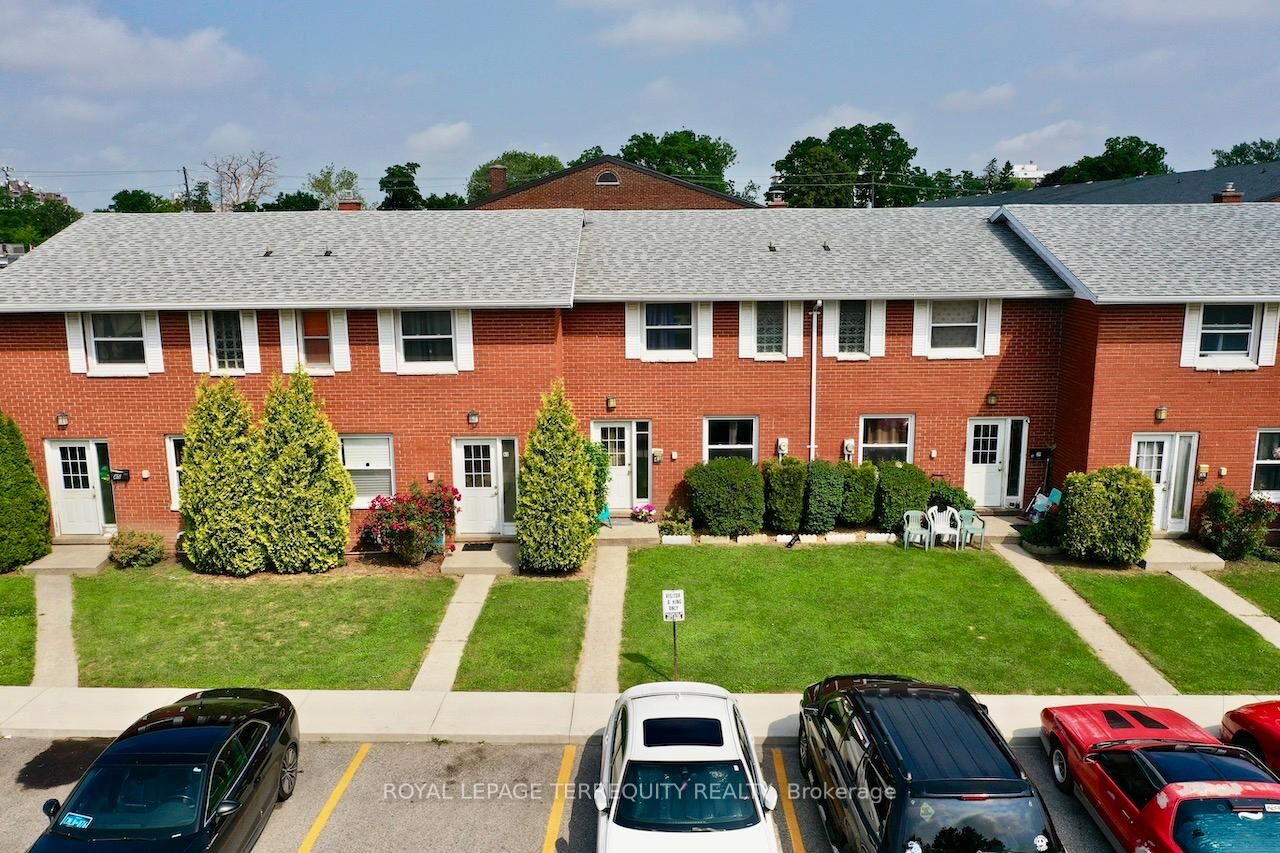 Property Photo: 41 Orchard Place ON N7M 1A6