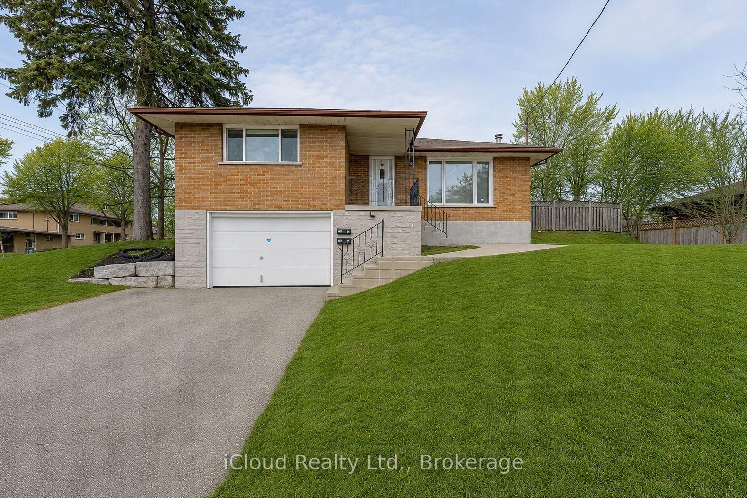 Photo de la propriété: 28 Hoffman Street ON N2M 3M7