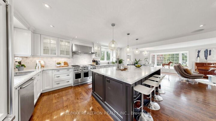 Property Photo: 14 Oak Grove Court ON L3T 2Z9