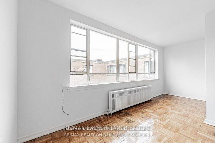 Property Photo:  2515 Eglinton Avenue W 308  ON M6M 1T2 