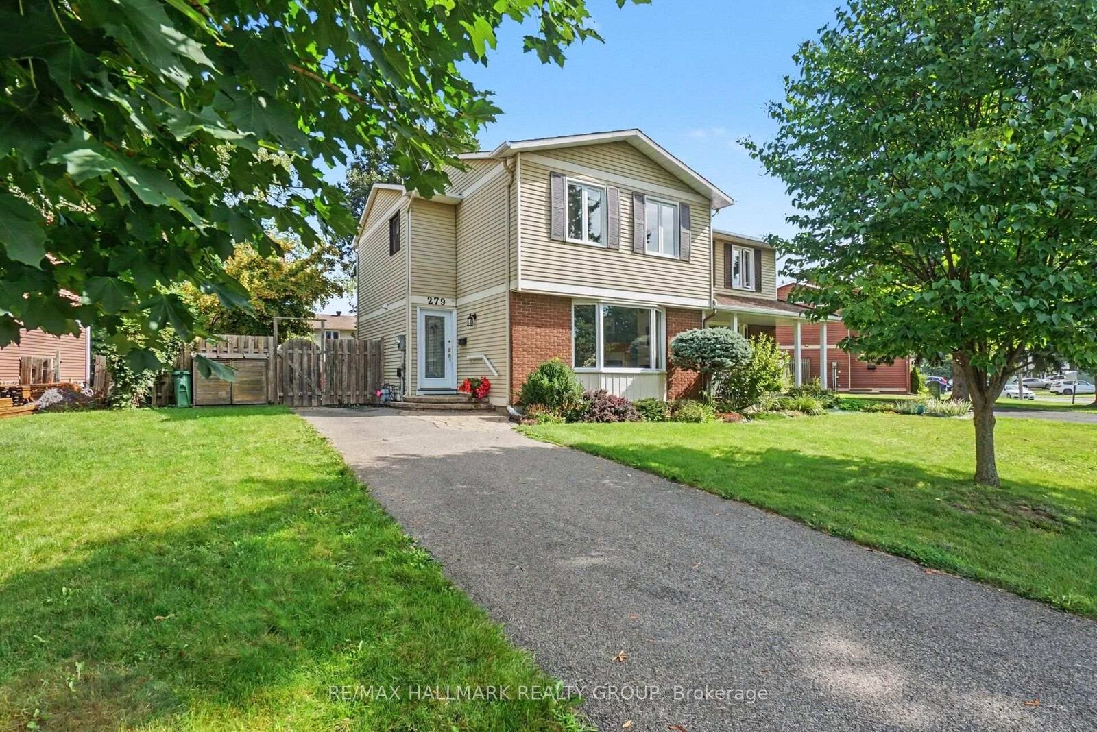 Property Photo: 279 Pintail Terrace ON K1E 1Z9
