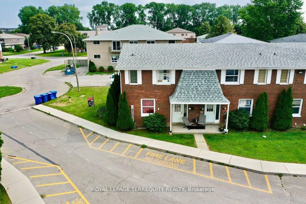 Property Photo:  10 Orchard Place  ON N7M 1A6 