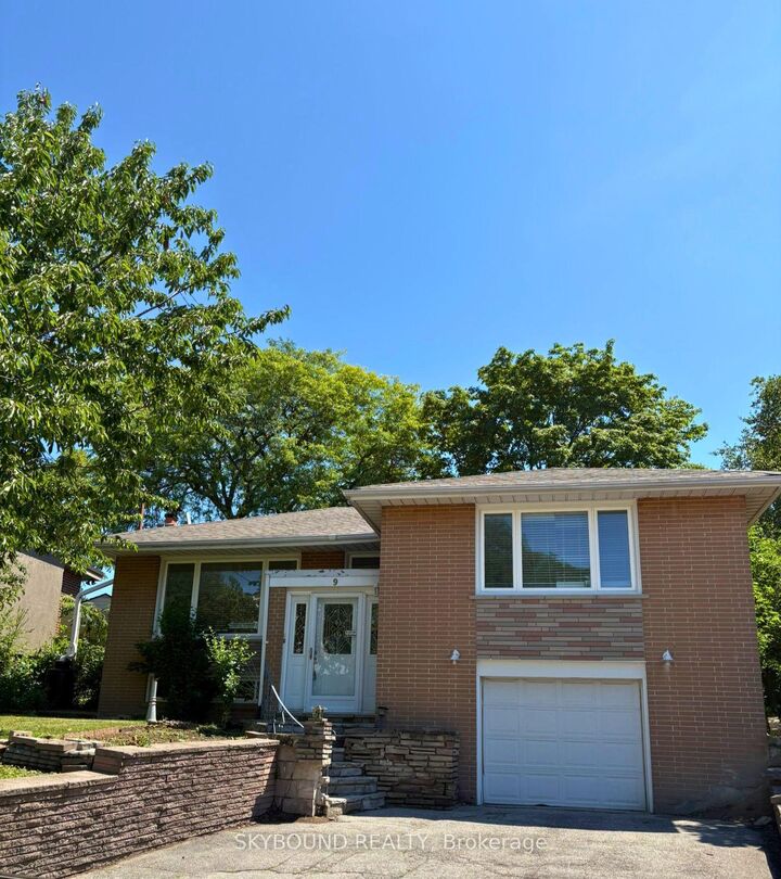 9 Caronport Crescent — photo 1