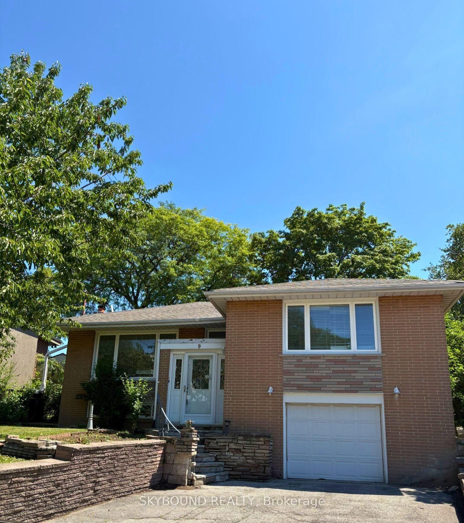 Property Photo: 9 Caronport Crescent ON M3A 1G9