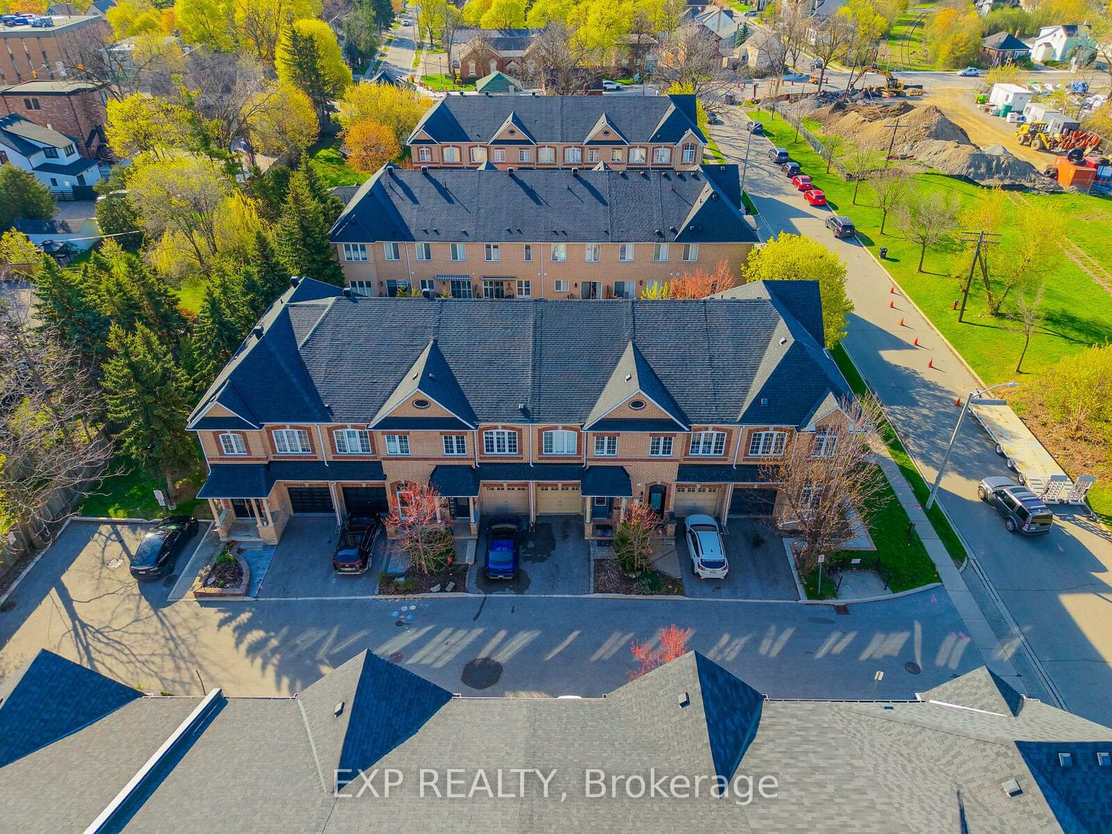 Property Photo: 6 Purple Finch Court ON L6X 5A3