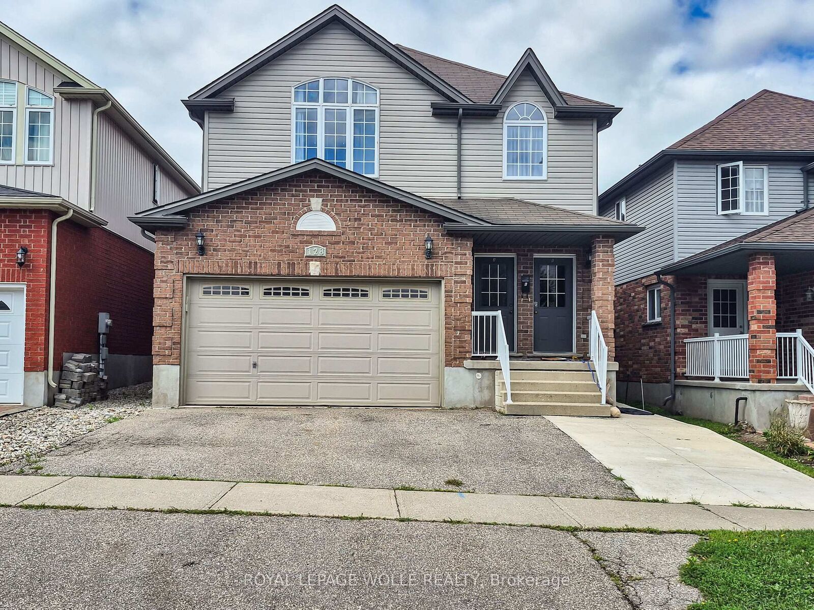 Property Photo:  128 Udvari Crescent A  ON N2N 3P6 