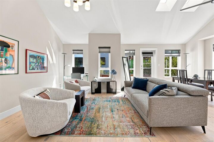 Property Photo: 1015 Johnson St #403 BC V8V 3N6