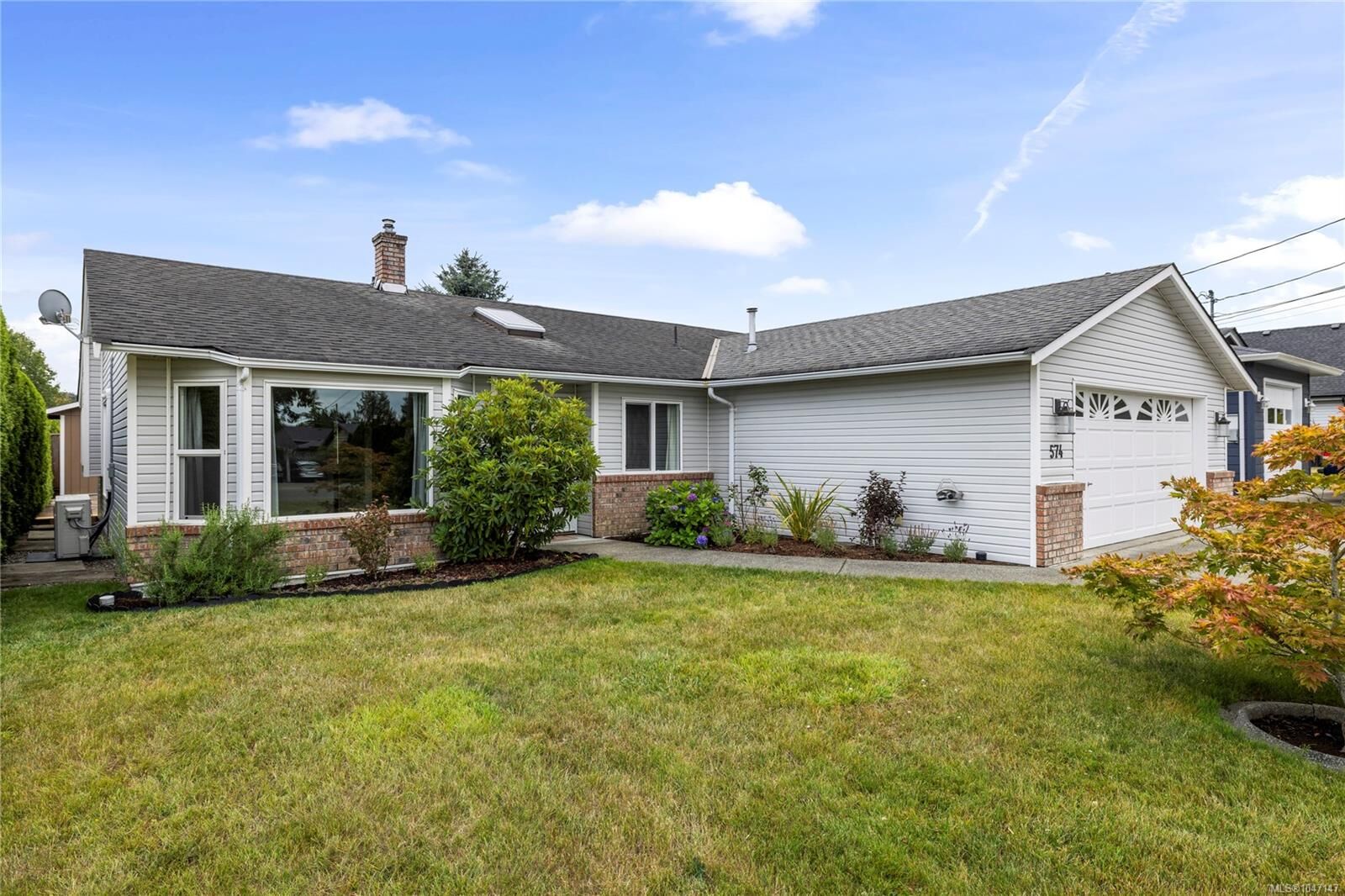 Property Photo: 574 Hirst Ave BC V9P 1H8