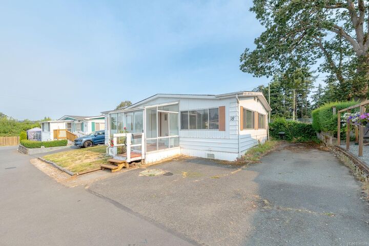 Photo de la propriété:  158 Cooper Rd #18  BC V9A 7B3 