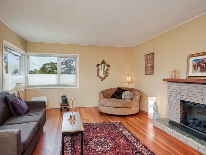Property Photo: 1050 Leslie Dr BC V8X 2Y8