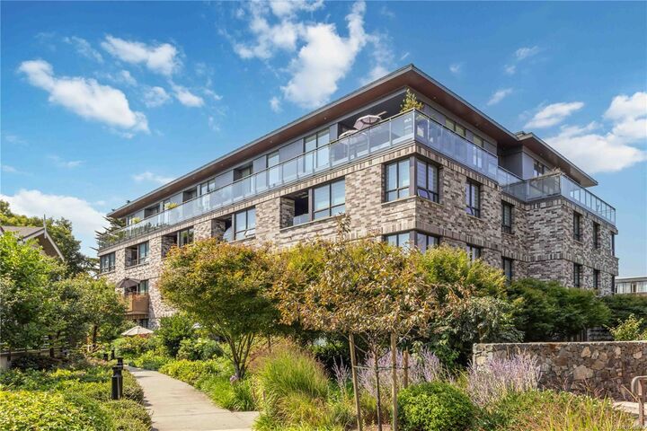 Property Photo: 1018 Pentrelew Pl #303 BC V8V 4J6