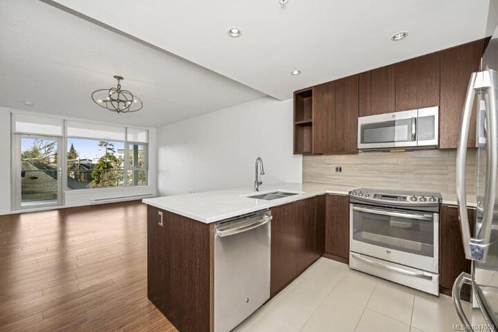 Property Photo:  640 Michigan St #303  BC V8V 1S9 