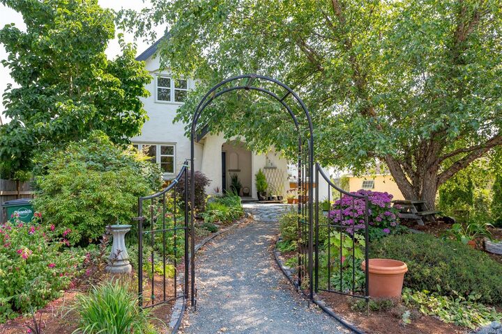 2825 Austin Ave — photo 1