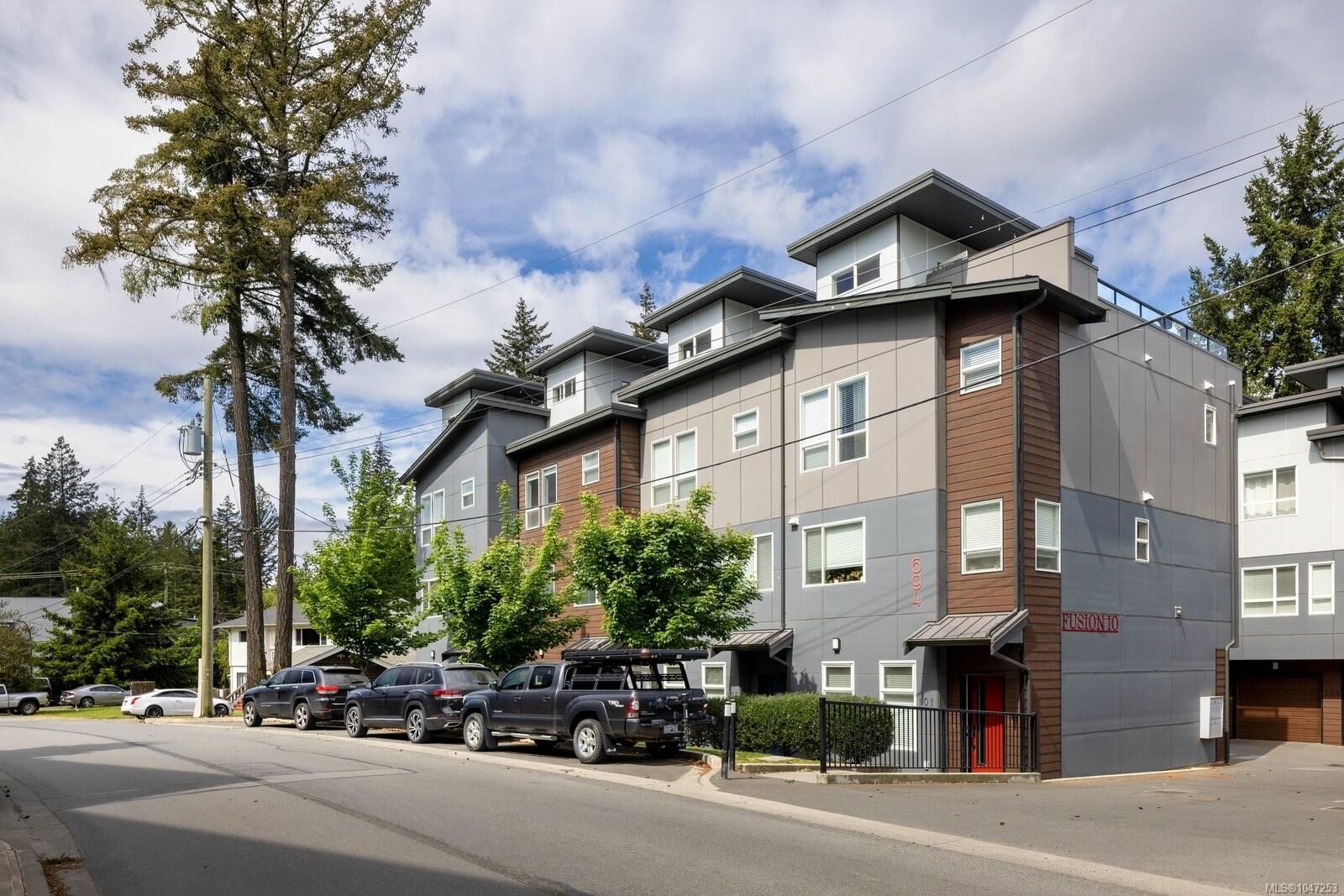 Property Photo:  694 Hoylake Ave #105  BC V9B 3P7 