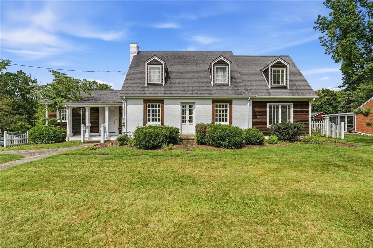 Property Photo:  2359 James Drive  PA 15237 
