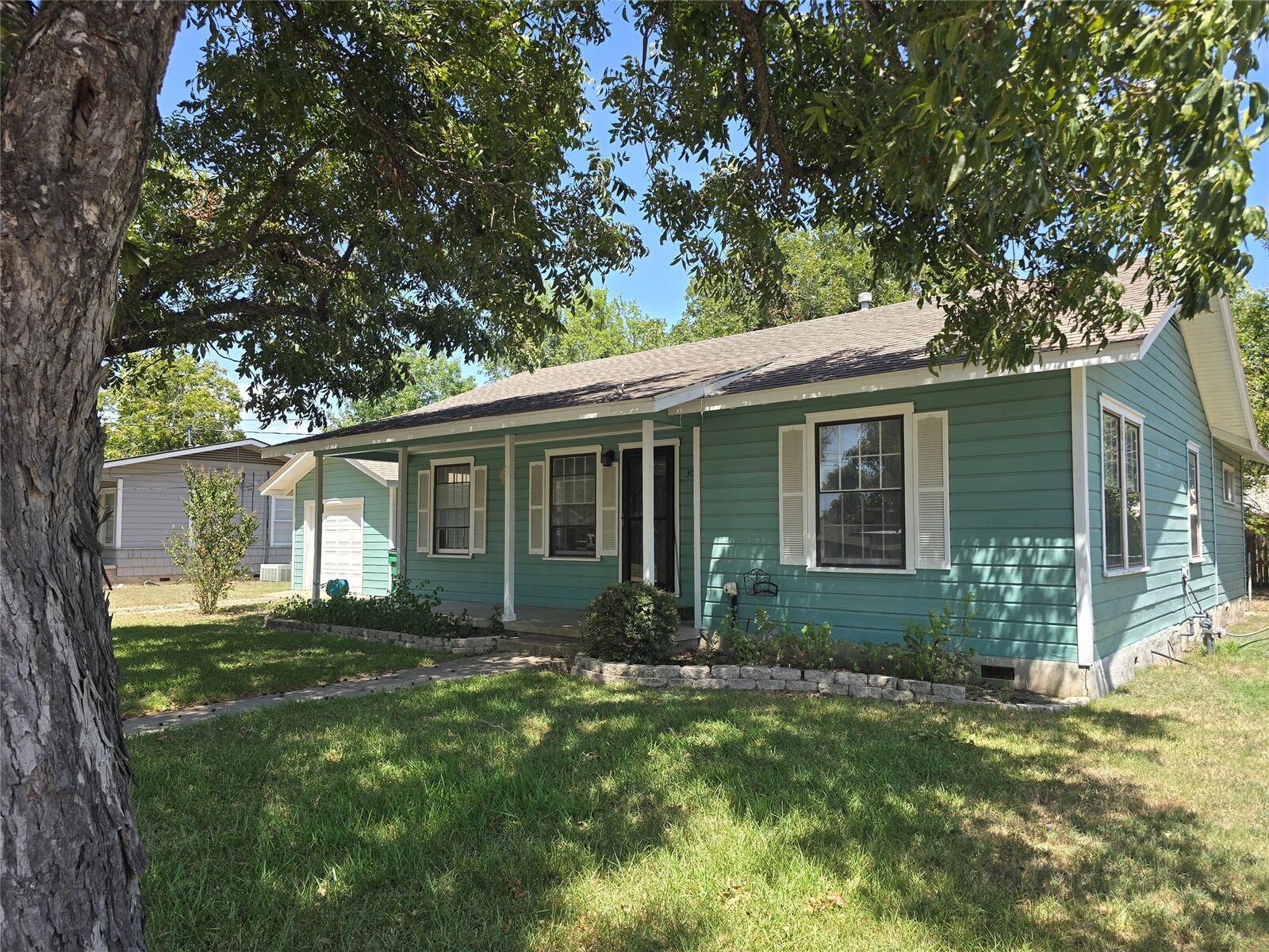 Property Photo:  