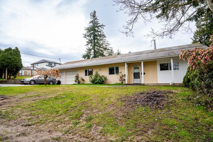 Property Photo: 11397 141A Street BC V3R 8Z1