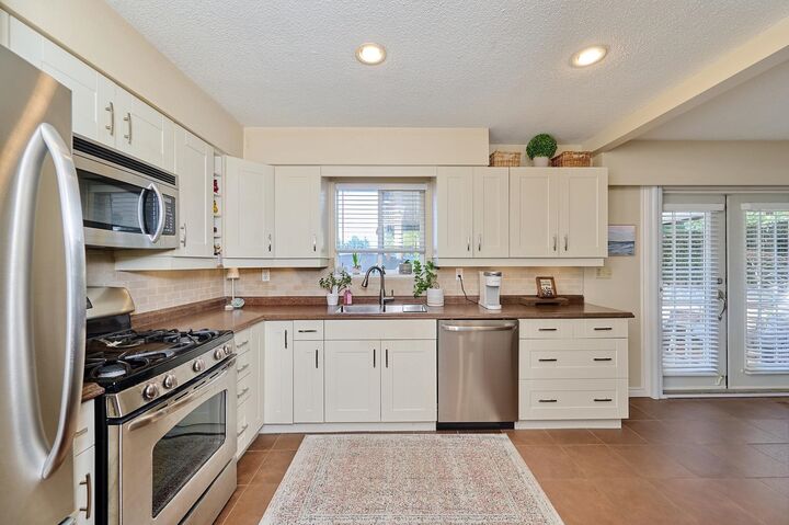 Property Photo: 19852 116A Avenue BC V3Y 1N8