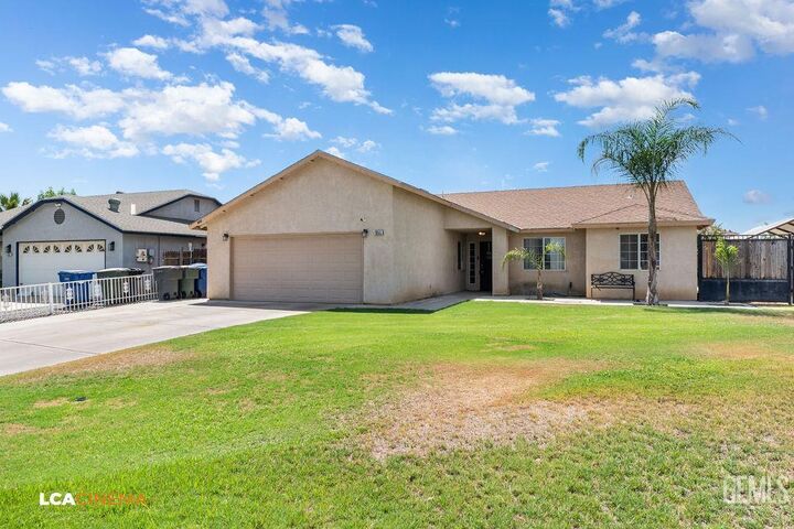 Property Photo: 1655 Banff Court CA 93280