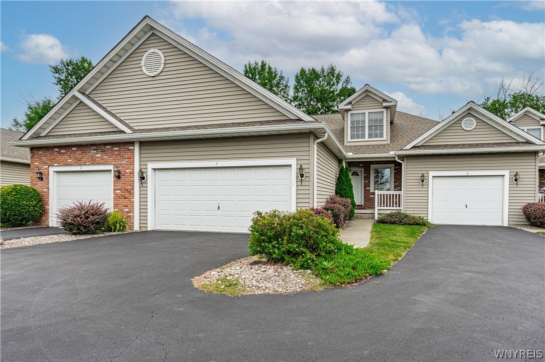Property Photo:  6861 Nickis Lane  NY 14304 