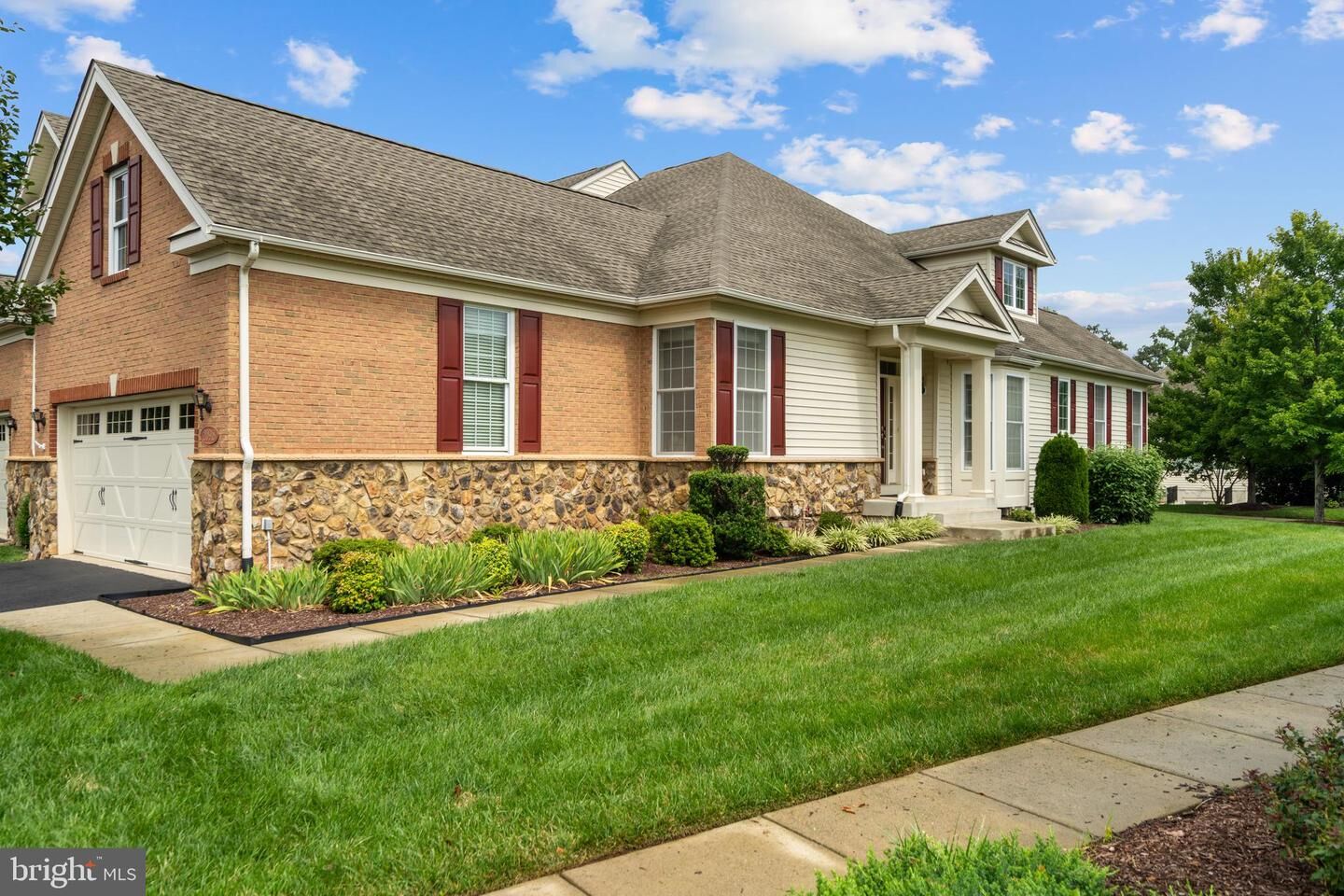 Property Photo:  20918 Rocky Knoll Square  VA 20147 