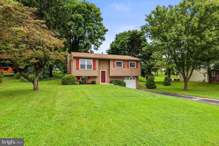 Property Photo:  182 Claremont Drive  PA 17360 