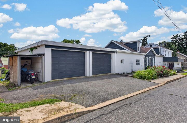 Property Photo:  676 W Market Street  PA 17547 
