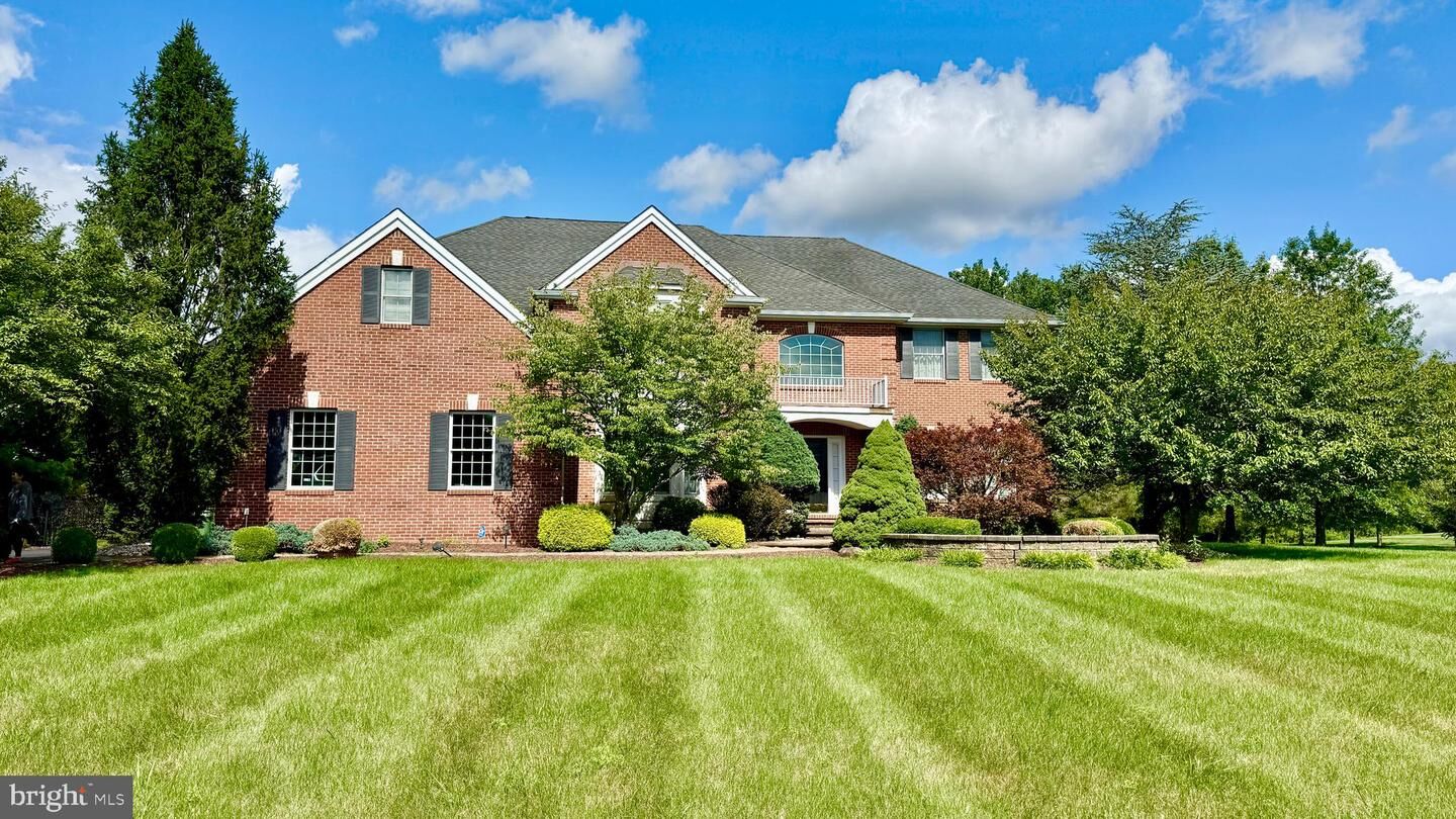 Property Photo:  12 Daisy Court  NJ 08558 