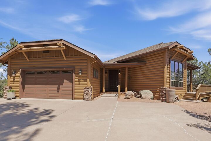 Property Photo: 24 E Saddleback Trail AZ 85541