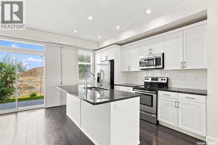 Property Photo: 724 701 Meadows Boulevard SK S7V 0L3