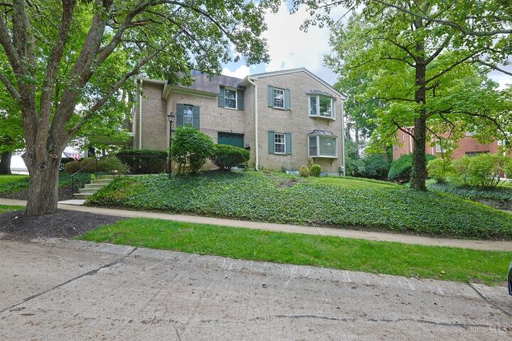 Property Photo: 1816 Belle Meade Court OH 45230
