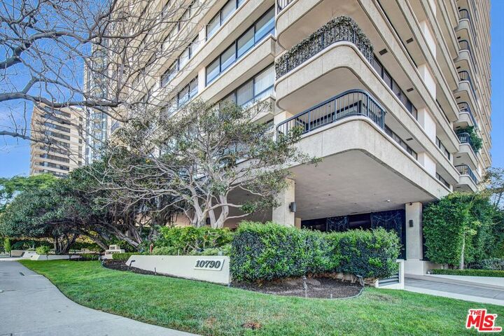 Property Photo: 10790 Wilshire Blvd, Unit 404 CA 90024