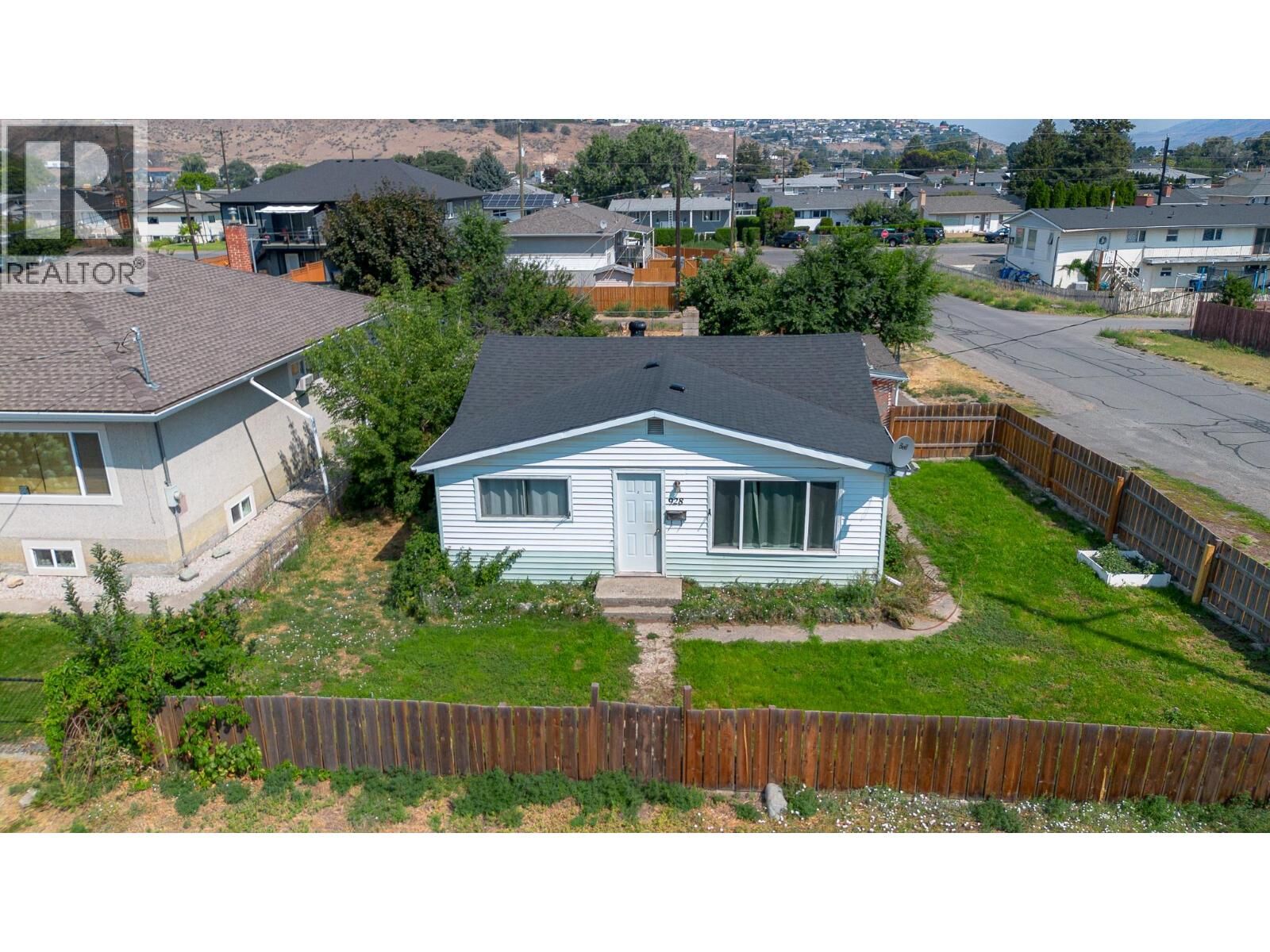 Property Photo:  928 Sherbrooke Avenue  BC V2B 1W2 